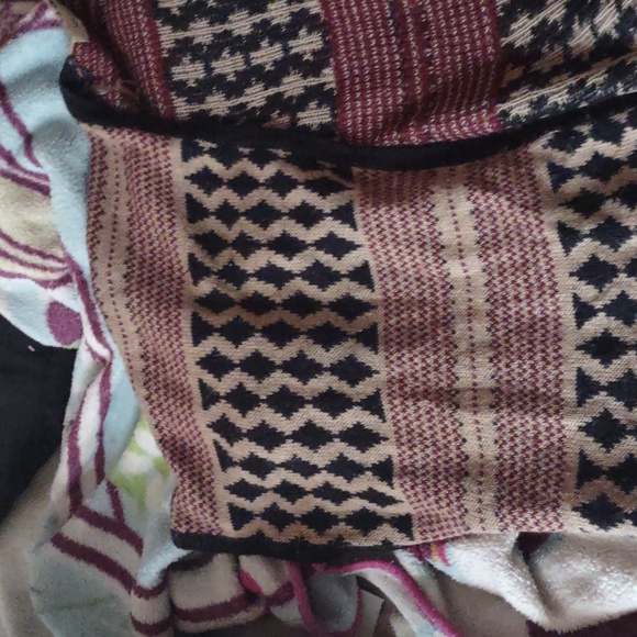 An open styled Sweater - Picture 2 of 3